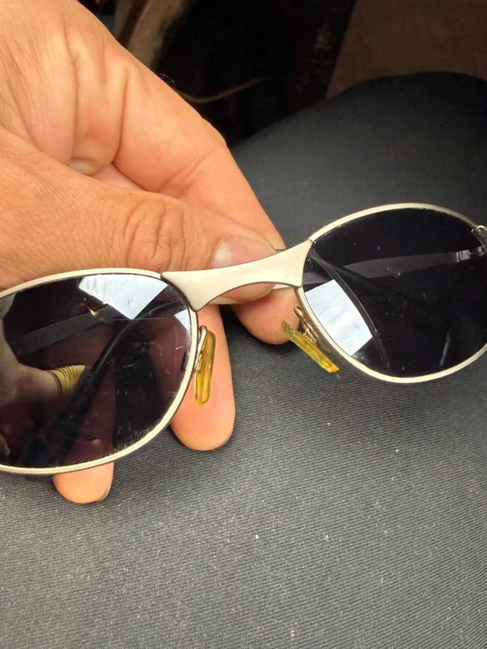 Men's Vintage Style Silver Frame Sunglasses - DAMAGE: Scratches on Lens